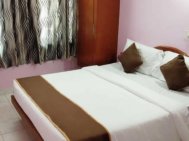 Hotel Navaratna by Pragathi Hospitality - 3