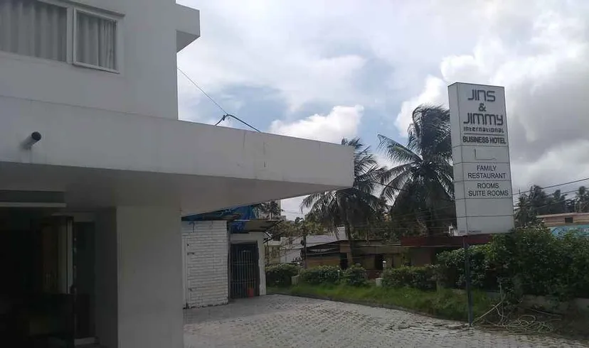 Jins & Jimmy Hotel