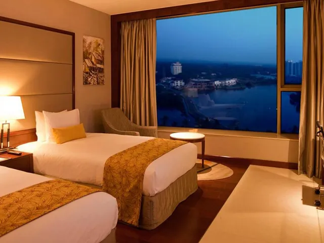 Crowne Plaza Kochi - 4