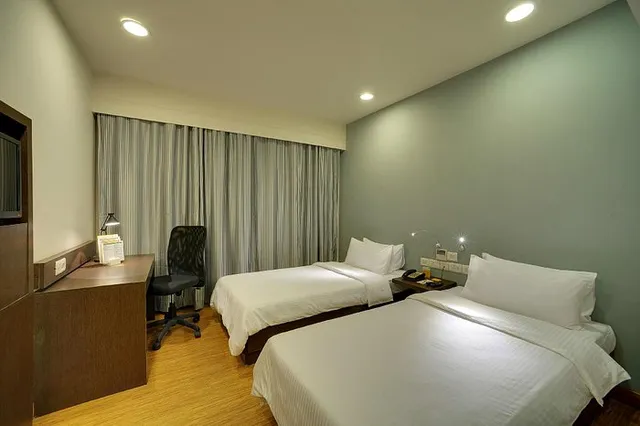 Keys Select Kochi by Lemon Tree Hotels - 4