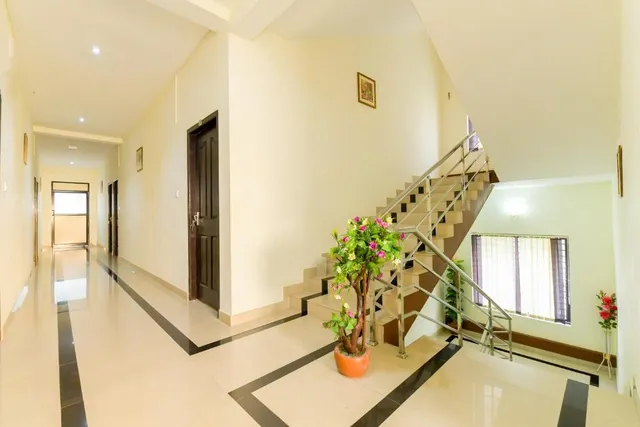 OYO Flagship Hotel Diamond In - 2