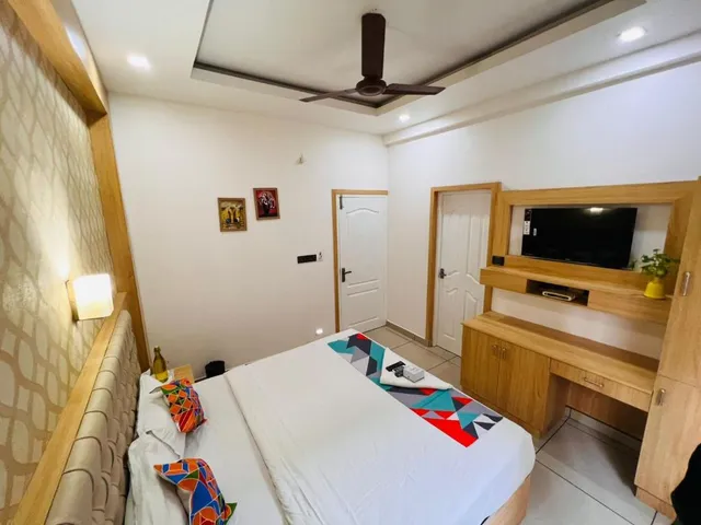 HOTEL REEGATE INN - 3