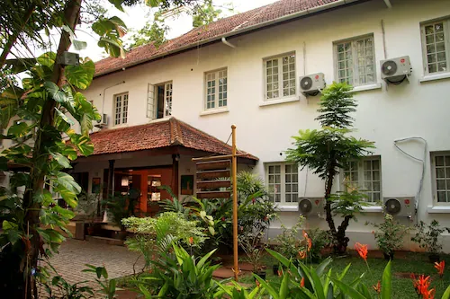 Old Lighthouse Bristow Hotel - Seaview Heritage Hotel