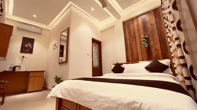 Thayamkery's Royal Inn - 4