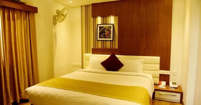 Emarald Hotel and Banquet hall Calicut - 4