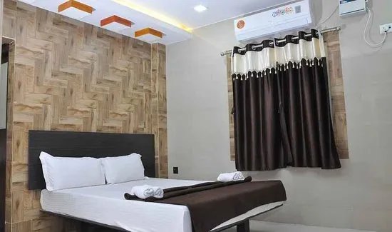 Hotel Strawberry Grand - 3