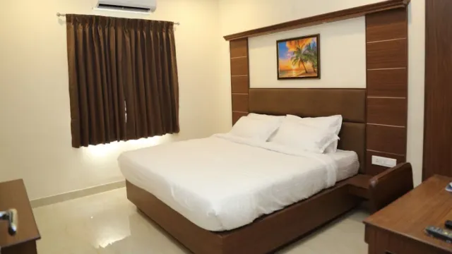 Hotel Ganesh International Lodge - 4