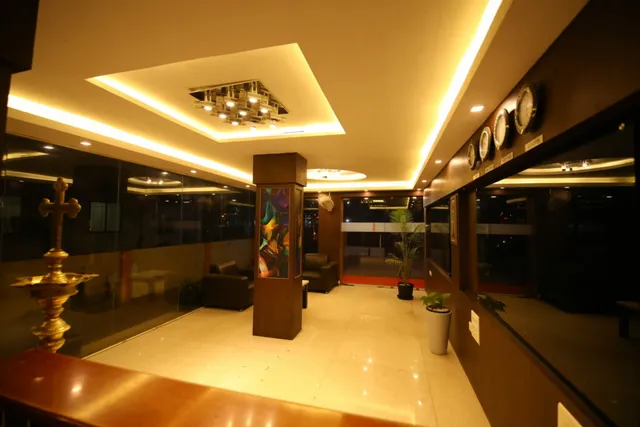 THE HOTEL RAJA PALACE - 2