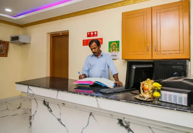 OYO Flagship Hotel Royal King - 2