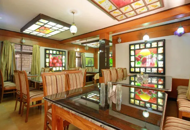 Collection O 14241 The Greenery - Holiday Inn - 3