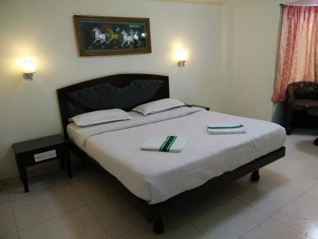 Hotel Nilgiris Inn - 4