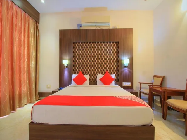 Grand Milestone Hotel - 4