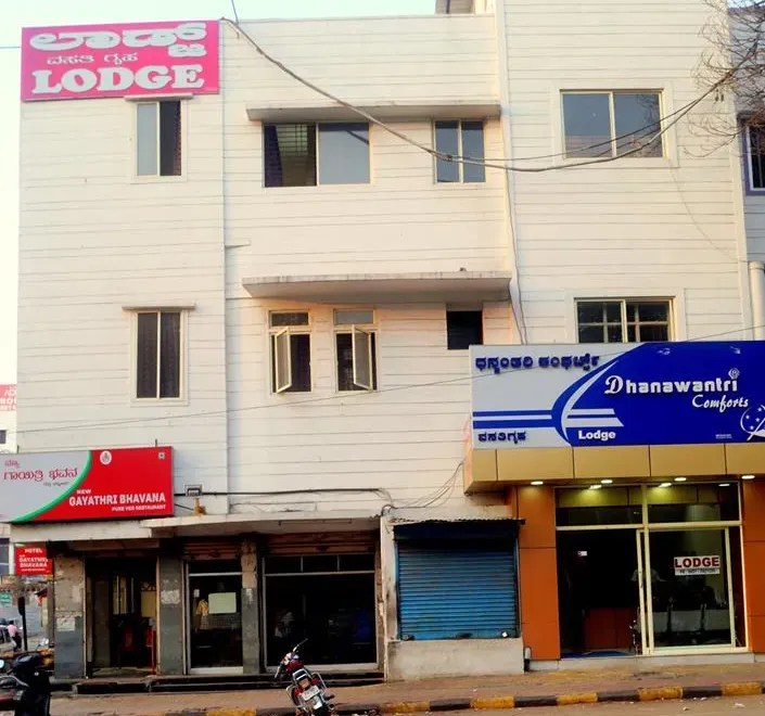 Dhanawantri Comforts Hotel