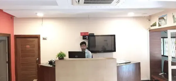 Hotel Adhi Manor - 2