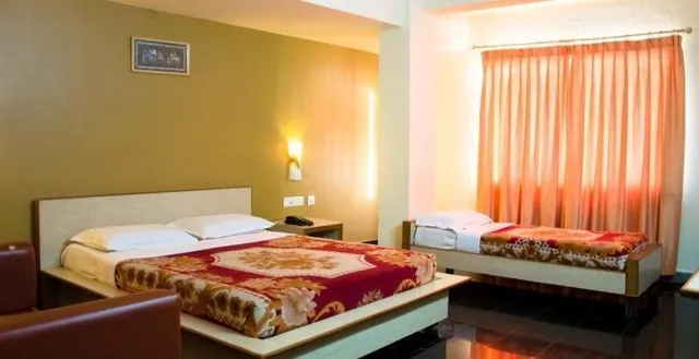 Hotel Adhi Manor - 3