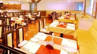 Super OYO 8646 Mahendra Hotel - 3