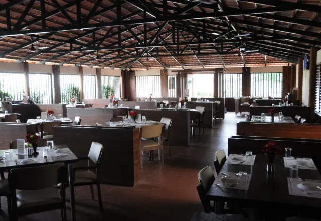 Kumar's The White House - 2