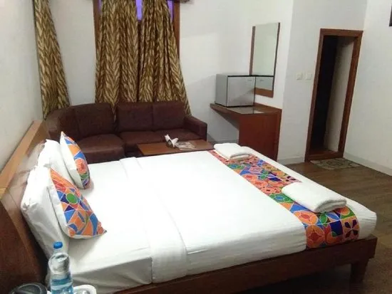 Kumar's The White House - 4