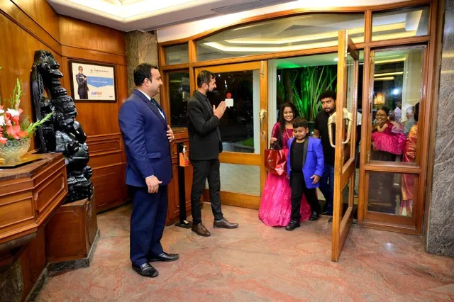 Maya's Kings Kourt - 2