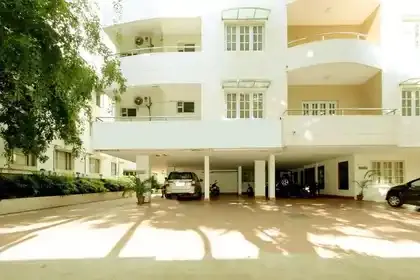 HYDE PARK APARTHOTEL