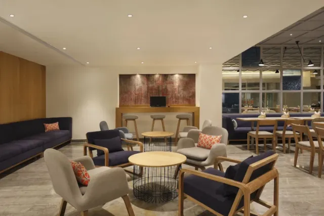 Holiday Inn Express - 3