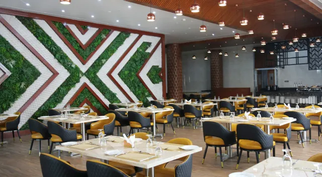 Hotel Leroy Grand - 4