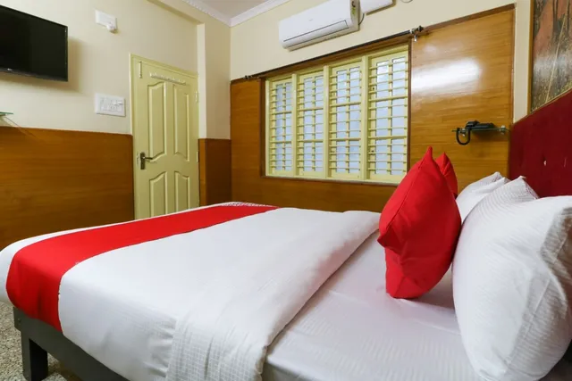 OYO Sree Lakshmi Residency Near Hare Krishna Hill - 4