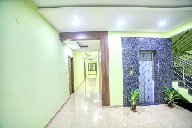 RedKEY Inn Hotel - 3