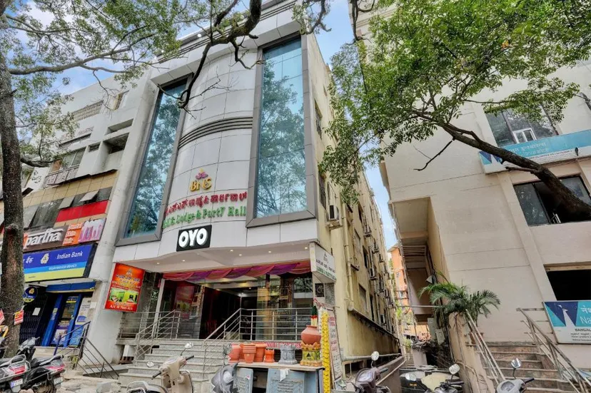 OYO Flagship BNS Lodge