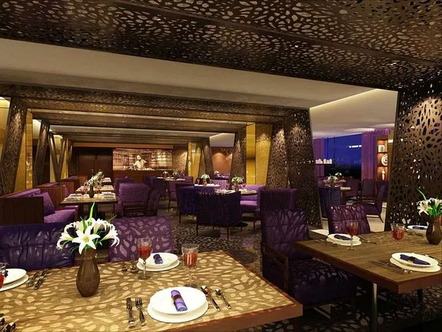 Hotel Davanam Sarovar Portico Suites - 3