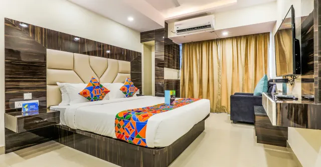 FabHotel Crown Suites - 4