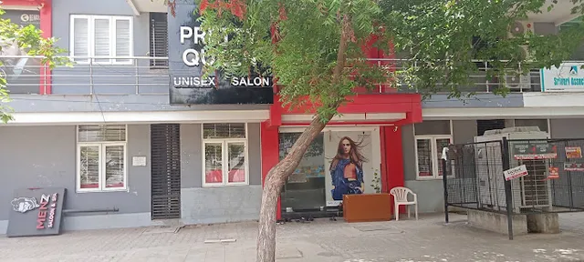 Pretty Queen Unisex Salon - 3