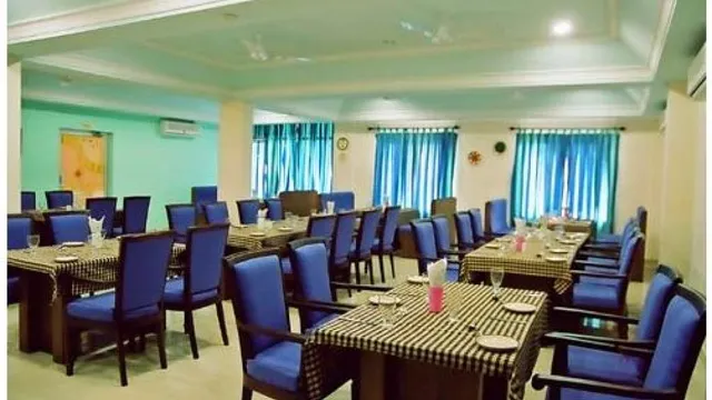 Issacs Hotel Regency - 3