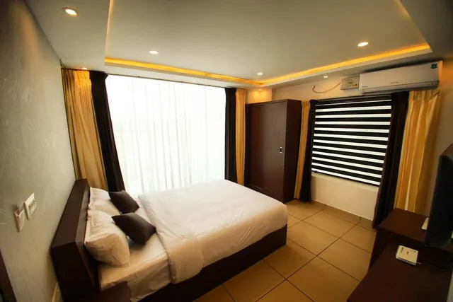 Lizz Imperial Palace - 3