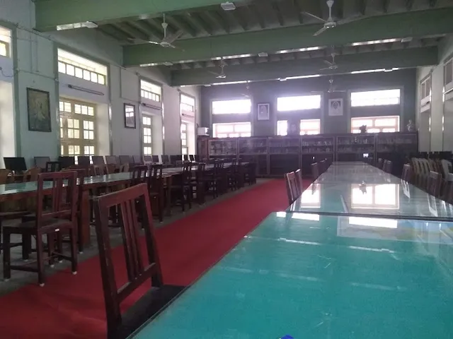 Holy Cross College - 4