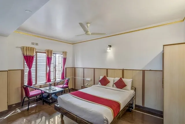 Collection O 3664 Hotel Shivaals Residency - 4