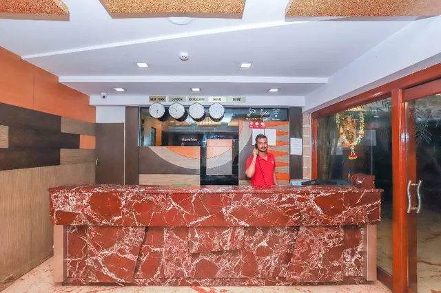 OYO 4439 Aura Inn - 2