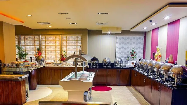 MGM MARK WHITEFIELD - 3