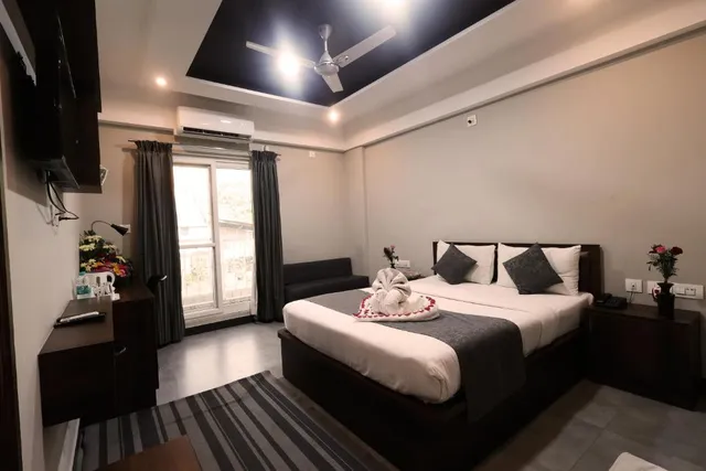 Royale Sapphire Suites - 4