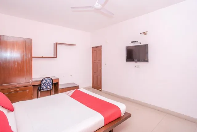 OYO Petunia Boutique Hotel - 4