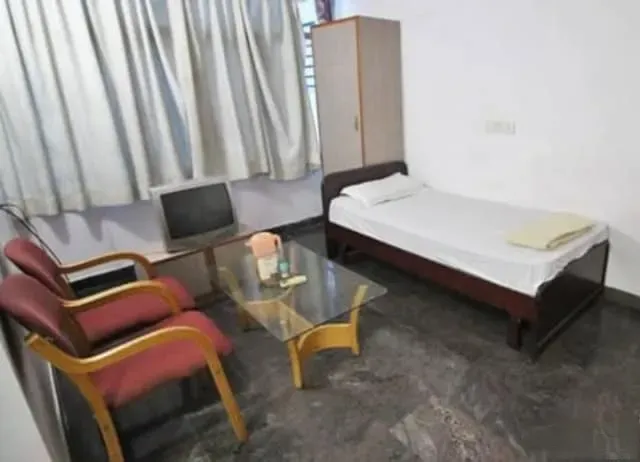 Hotel Chandana Deluxe - 3