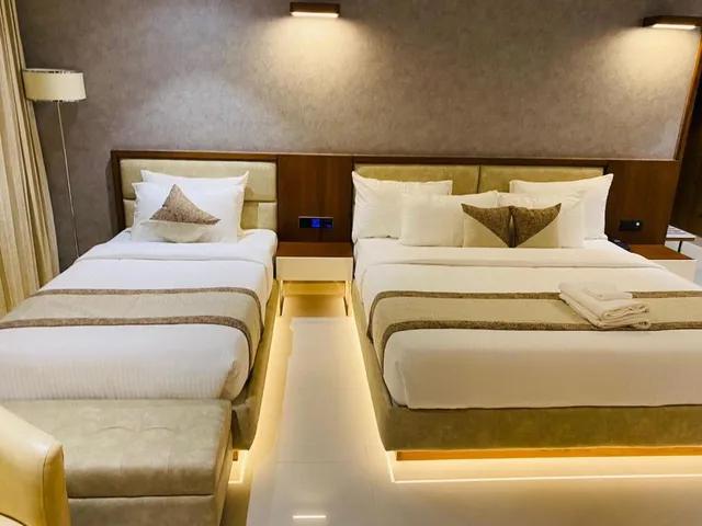 Royal Plaza Suites - 3