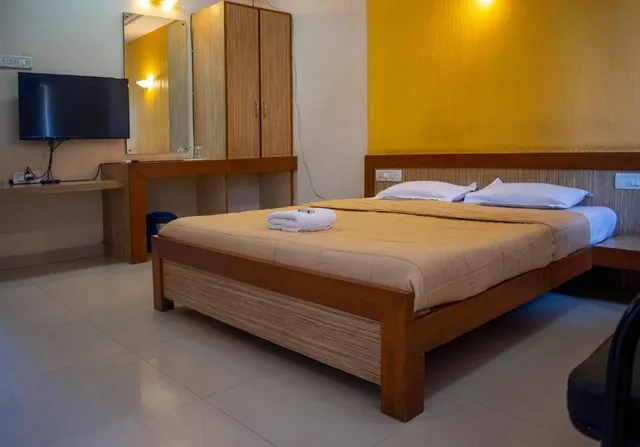 Hotel Rakshit International - 4