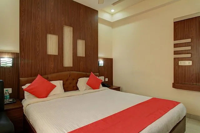 OYO Diana Hotel - 5