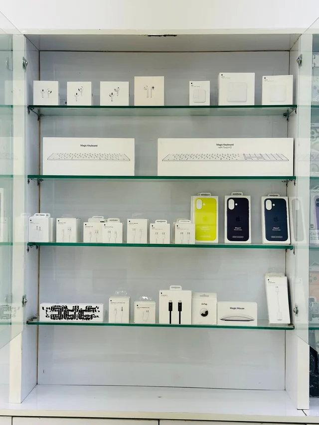 KM Apple Store - 3